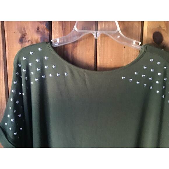 Belldini Women Green Top Size 2X Short Sleeves Silver Stud Accent - Picture 6 of 8